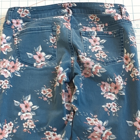 Aeropstale Ashley Ultra Skinny 1/2 26" Floral - Picture 5 of 9